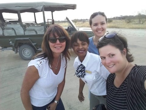 Happy guests on a Sundowner drive