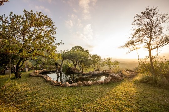 Leopard Mountain Safari Lodge in KZN, South Africa, spots for families to relax whilst on a family safari holiday.