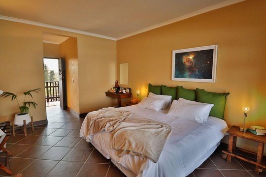 At Timeless Lodge in Umkomaas, each room is sea facing and can be configured with 1 x king size bed or 2 x single twin beds.