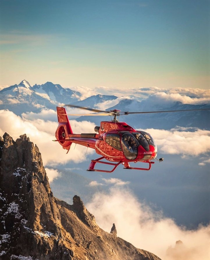 Blackcomb Helicopter transfers to Whistler - Travel by air - Elevate Vacations Whistler