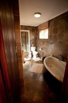 Double Bedroom with Bath & Shower, Magalies Mountain Lodge