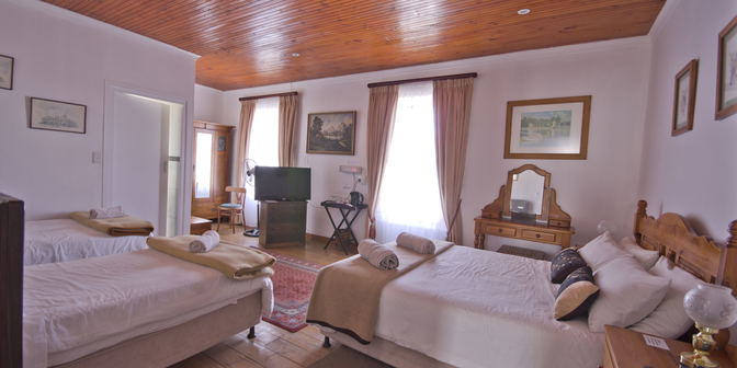 Spacious Rooms & Family‑Friendly Options (10+ Only)  
