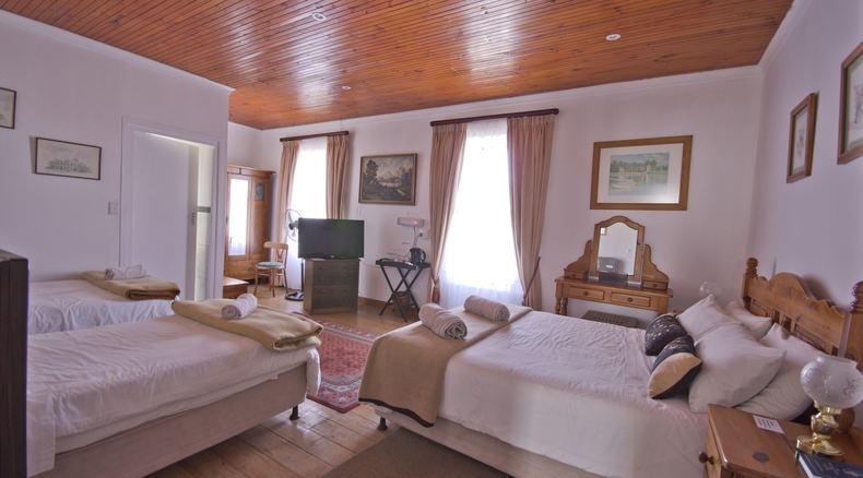 Spacious family and group rooms at Knysna Manor House — classic heritage charm with comfort and practicality. Spacious family and group rooms at Knysna Manor House — classic heritage charm with comfort and practicality.
