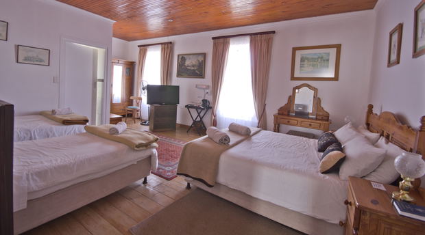 Spacious family and group rooms at Knysna Manor House — classic heritage charm with comfort and practicality. Spacious family and group rooms at Knysna Manor House — classic heritage charm with comfort and practicality.