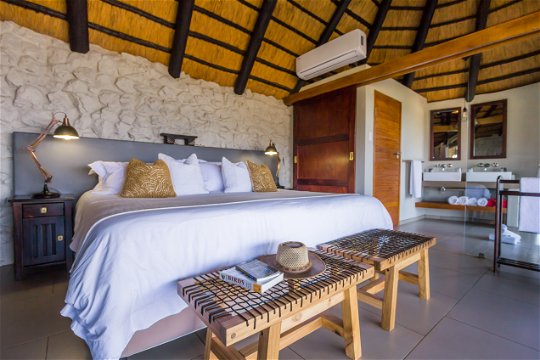 Leopard Mountain Safari Lodge 5-Star room - For Family Safari Holidays in KZN, South Africa.