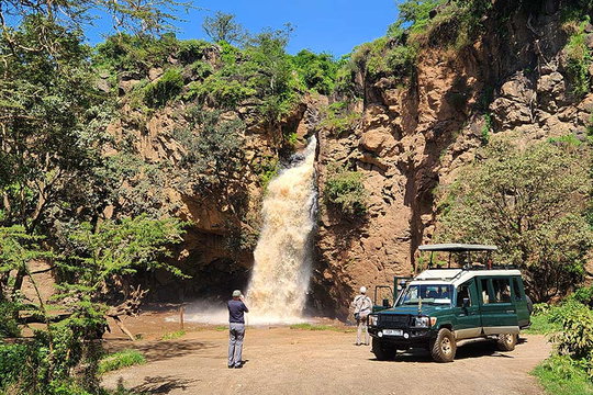 Makali Falls, Lake Nakuru. Makali Falls, Lake Nakuru.
