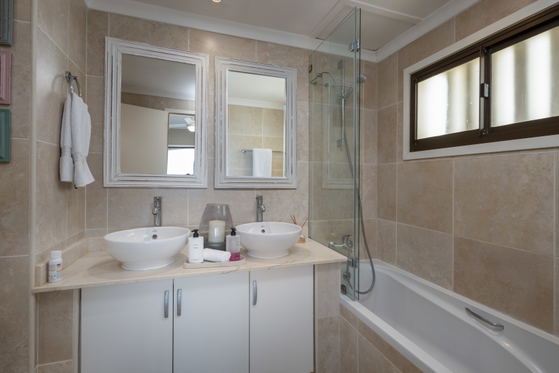 Main en suite