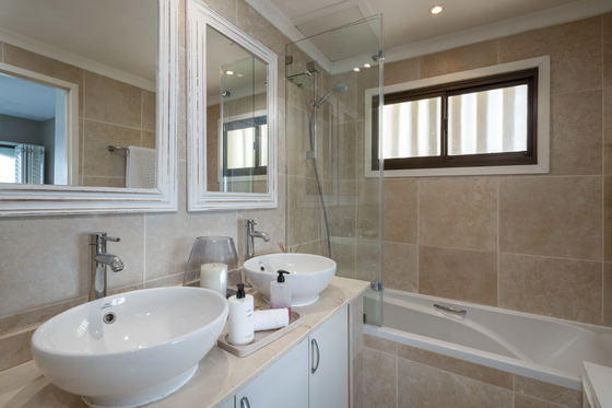 Main en suite