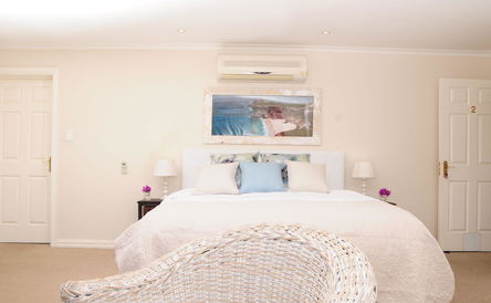 Cobalt Room 2 – King room with balcony