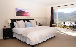 Azure Room 4 – Deluxe twin room with sea view
