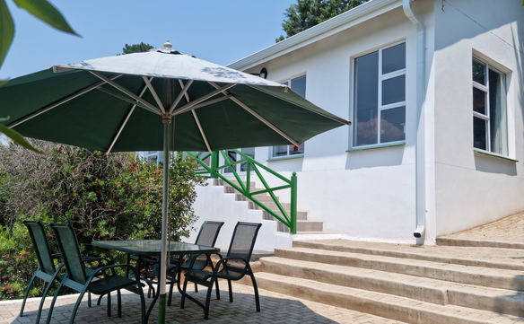 The cottage enjoys it's own patio in a garden setting with stunning mountain views