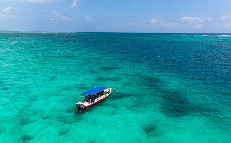 Dive boat Jambiani Lagoon Dive boat Jambiani Lagoon