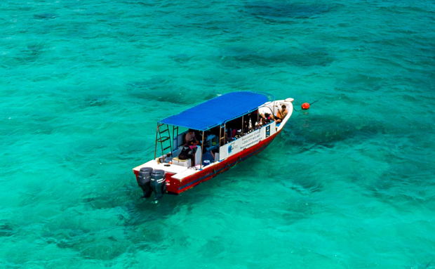 Dive boat Jambiani Lagoon Dive boat Jambiani Lagoon