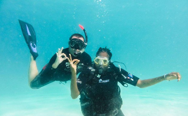 Couple enjoying a PADI course in Zanzibar Couple enjoying a PADI course in Zanzibar