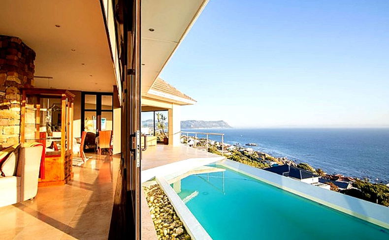 Infinity pool and terrace at Aqua Terra overlooking False Bay in Simon’s Town Infinity pool and terrace at Aqua Terra overlooking False Bay in Simon’s Town