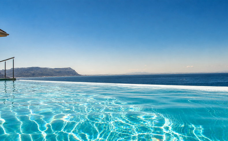 Aqua Terra infinity pool overlooking False Bay in Simon's Town, a base for Cape Peninsula visits