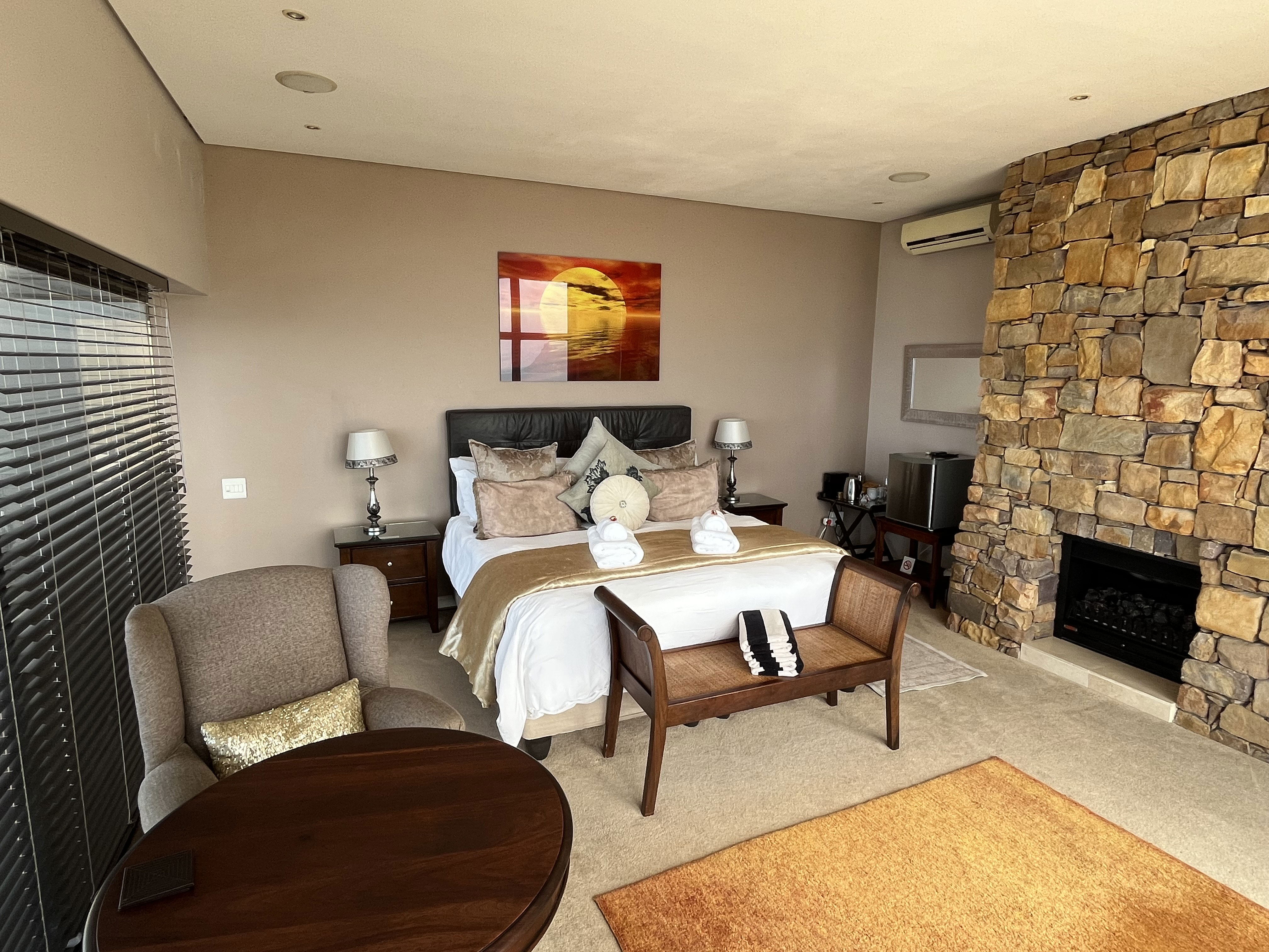 Sunrise Deluxe Ocean View King Suite at Aqua Terra Boutique Guesthouse in Simon's Town, Cape Town