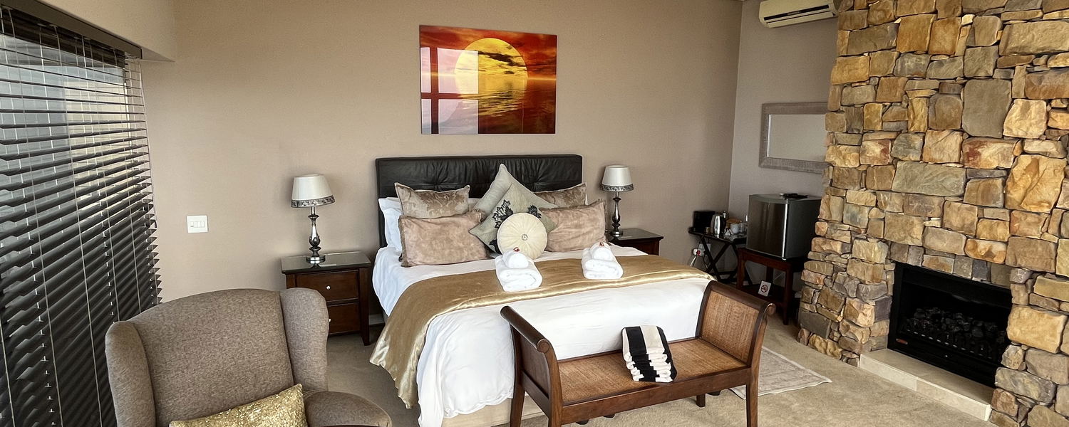 Sunrise Deluxe Ocean View King Suite at Aqua Terra Boutique Guesthouse in Simon's Town, Cape Town