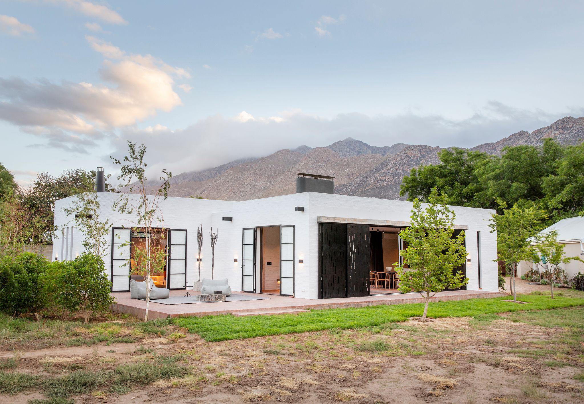 STIL montagu couples escape