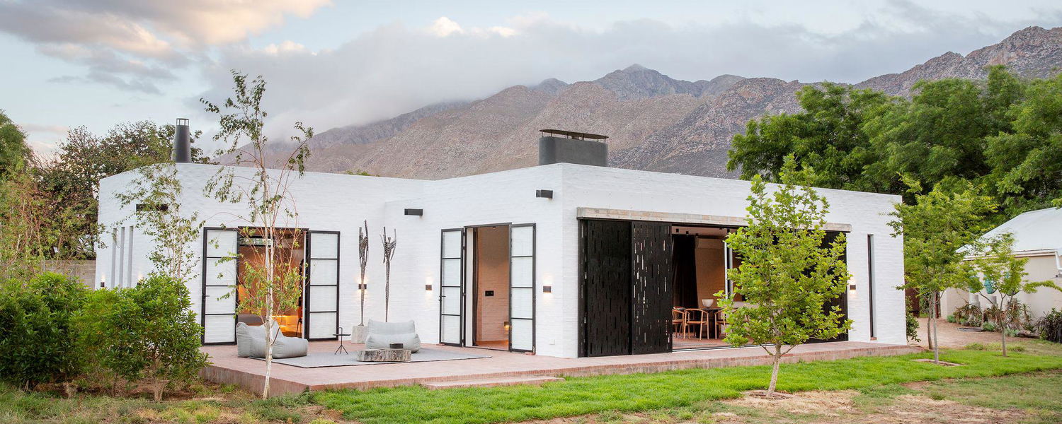 STIL montagu couples escape