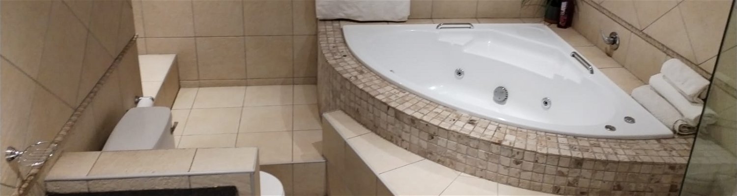 Private suite with Jacuzzi Bath