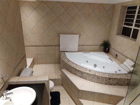 Private suite with Jacuzzi Bath