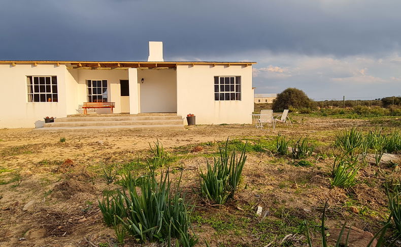 Elegans self-catering cottage at Willemsrivier only 4km from Nieuwoudtville Elegans self-catering cottage at Willemsrivier only 4km from Nieuwoudtville