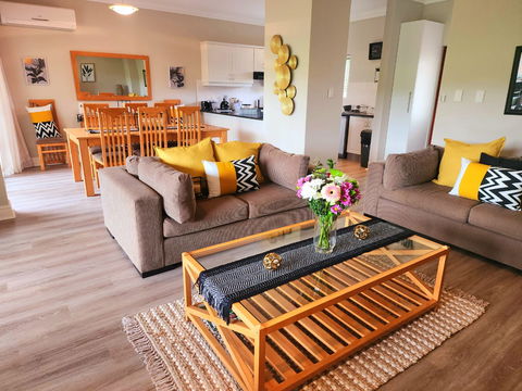 G29 - Lounge and Dining Room