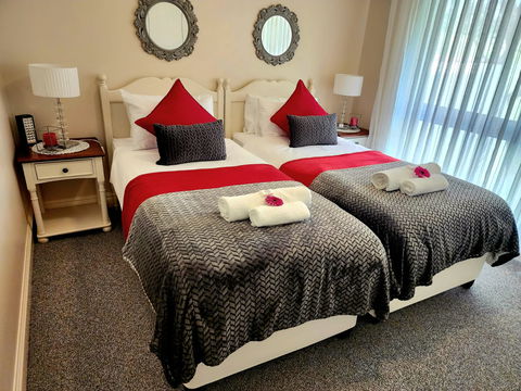 G30 - Room 2 Single Beds 