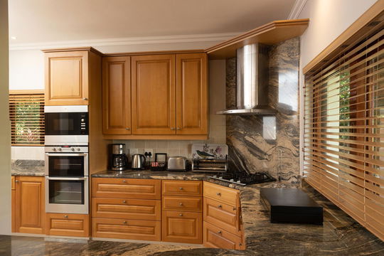 G22 - Kitchen Side View