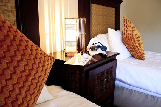 T6 - Single beds side table