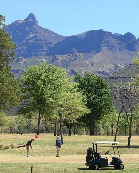 18 hole Golf Course set in Majestic Drakensberg Mountains Kwa Zulu Natal