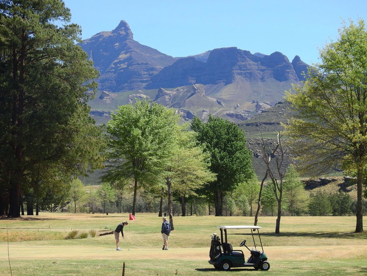 18 hole Golf Course set in Majestic Drakensberg Mountains Kwa Zulu Natal