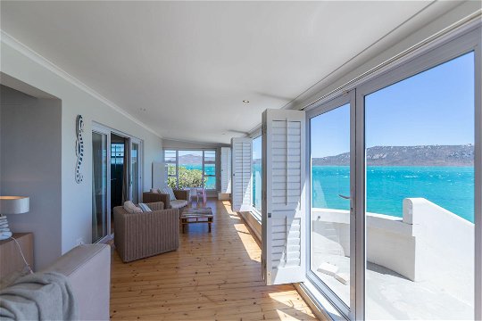 ENCLOSED PATIO WITH PANORAMIC VIEWS