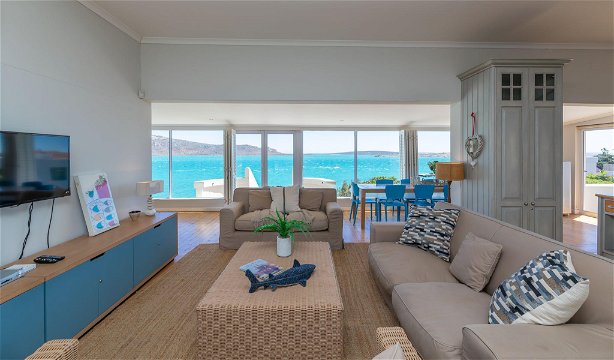 LIVING ROOM SEA AND LAGOON VIEWS