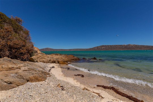 PRIVATE LAGOON BEACH AT BOTTOM OF GARDEN