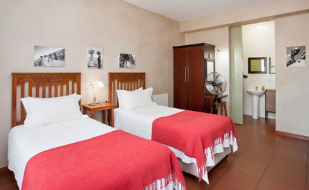 Unit B: Twin En-suite