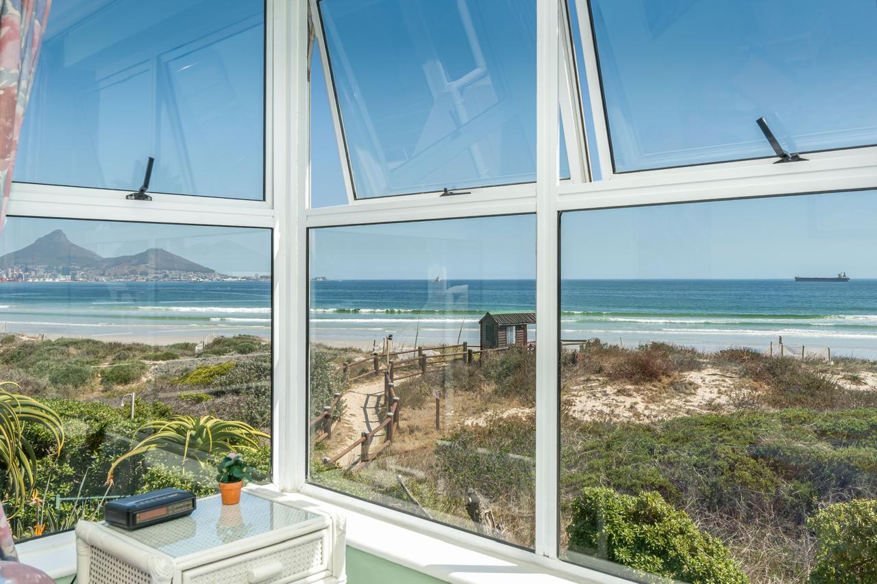 Beachfront Villa 4 Bedrooms