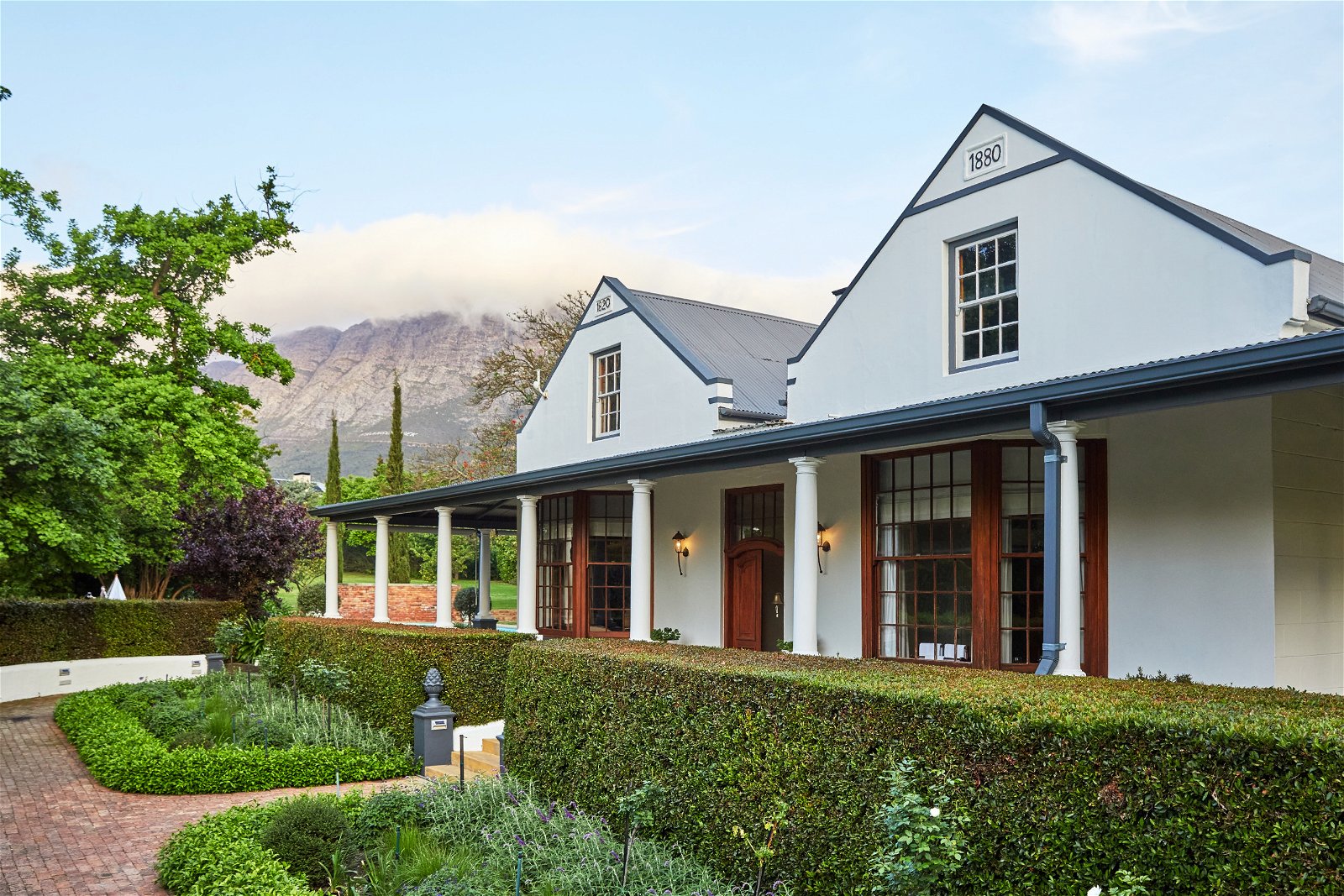 Villa for 4 guests close to the Franschhoek centre Village