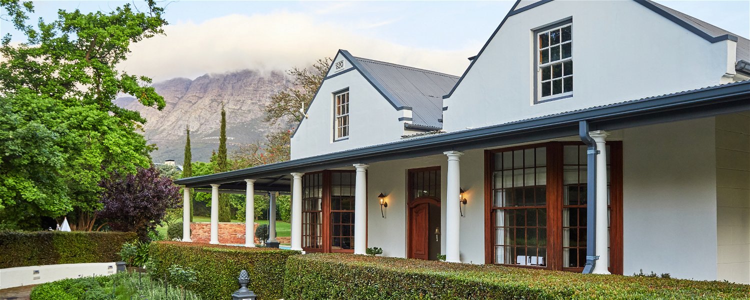 Villa for 4 guests close to the Franschhoek centre Village