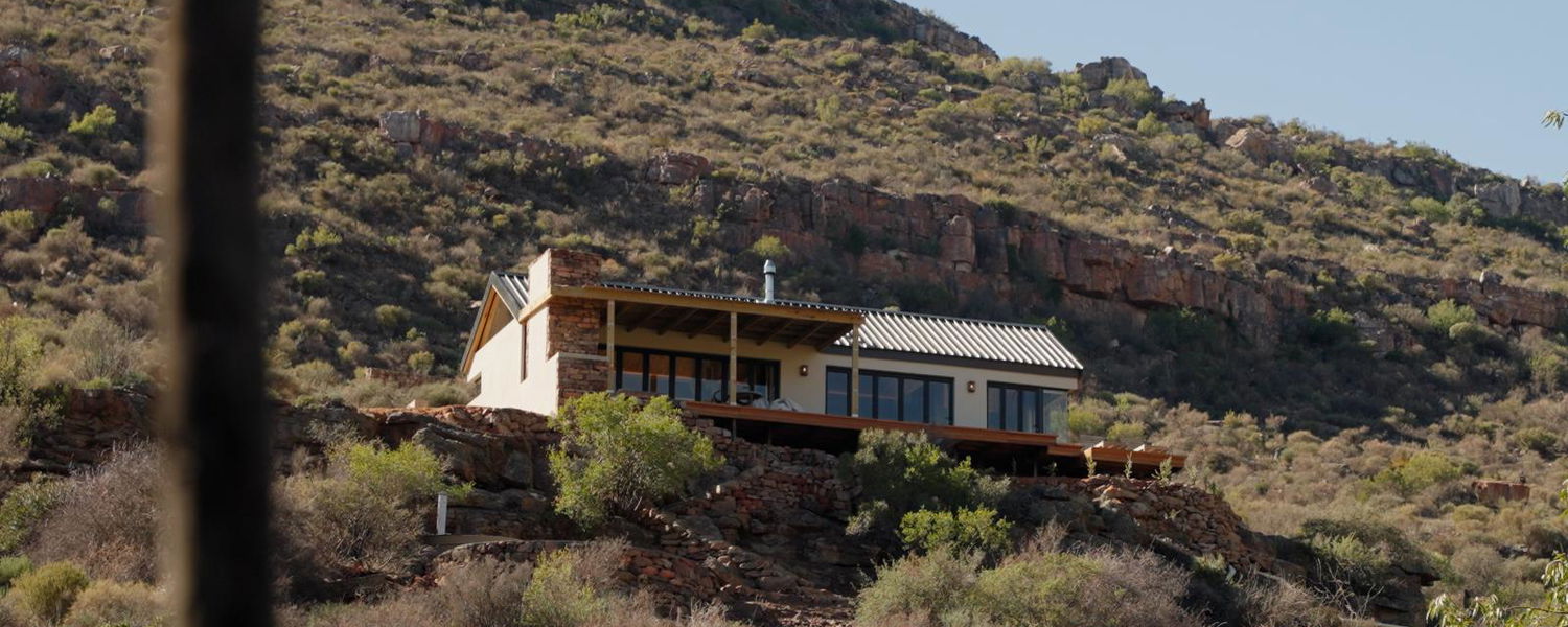 Romantic cabin with a hot tub in the mountains