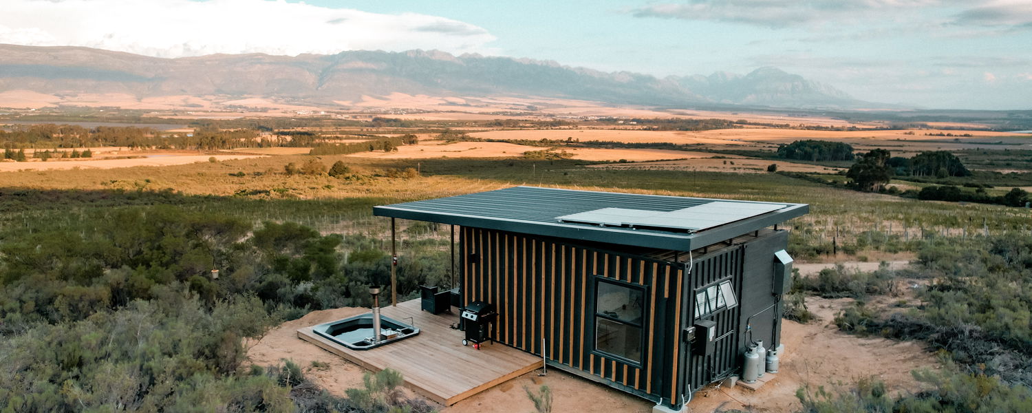 Radion Nowhere Cabin, Cabin Getaway