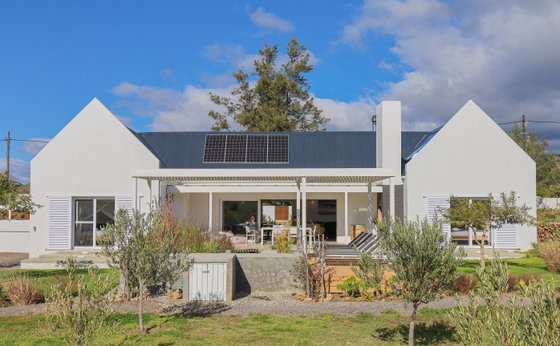 McGregor: Cabin for 6 - Stay 3 Pay 2 Mid-Week October 2026