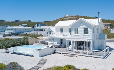 Pearl Bay Beach Villa - Stay 3, Pay 2