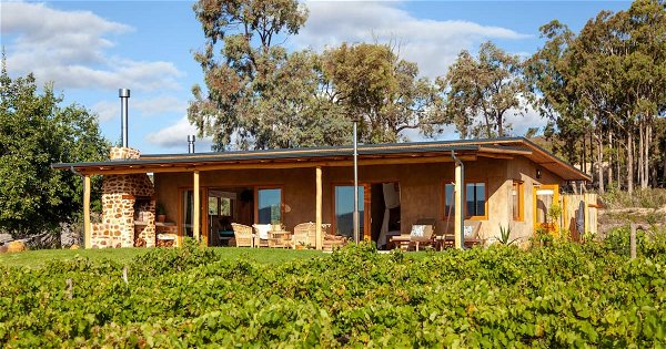 Vineyard Lake Cottage For Sale