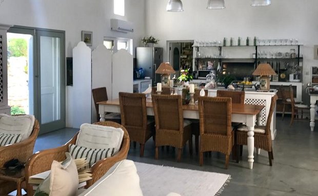 Skuurtjie living dining area