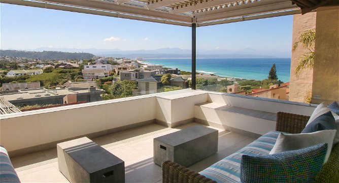 Sea view Luxurious 3 bedroom apartment in Plettenbergbay