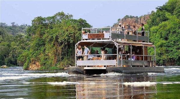 Boat cruise on the Nile to the bottom of Murchison falls