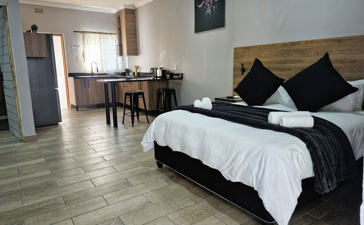 Self Catering Suite 16