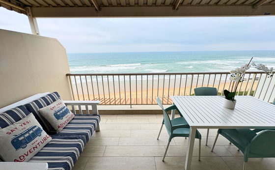 24 Bronze Beach| Seaviews & Beach access| 2BR Umhlanga